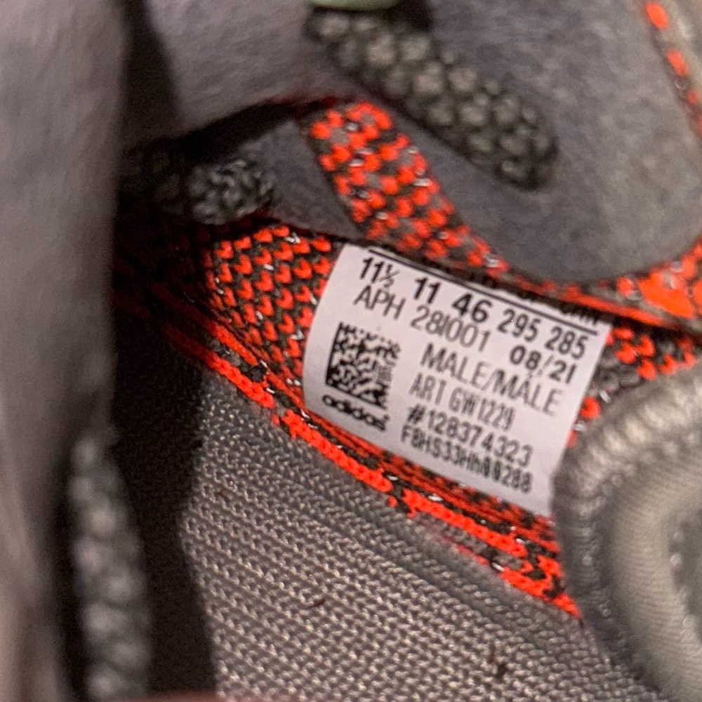 Yeezy Boost 350 V2 - Picture 5 of 5
